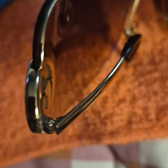 Gucci Black and Gold Sunglasses ! Free Case + Cloth - Picture 8 of 14